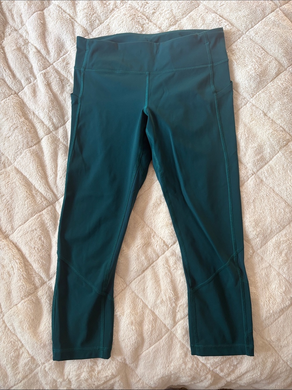 〰️ lululemon teal capris
